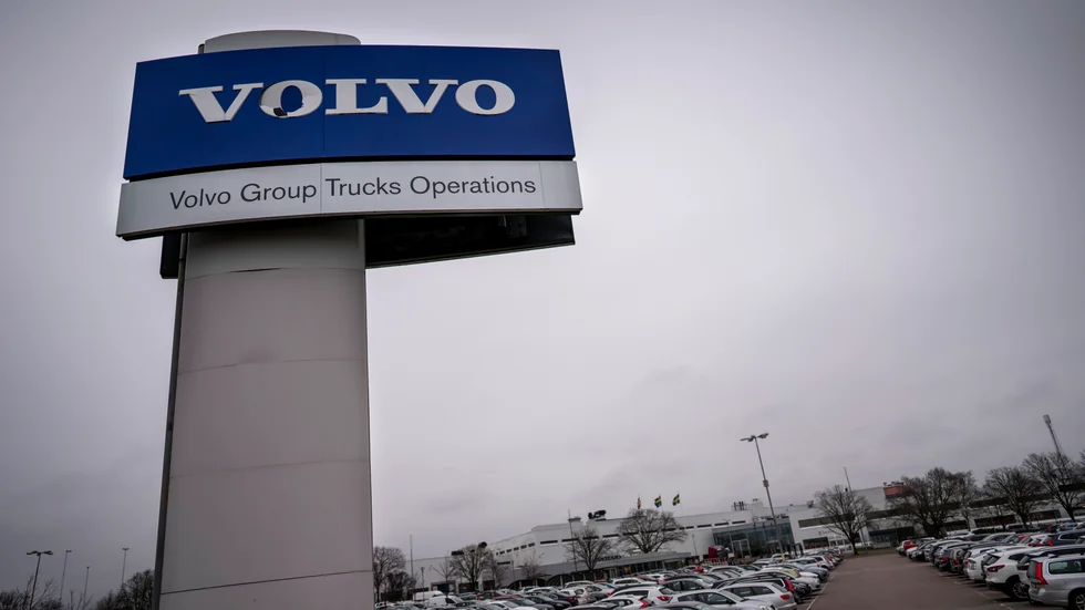 Volvo och tyska konkurrenten Daimler satsar på ett gemensamt bolag för att producera bränsleceller till tunga fordon. Arkivbild.