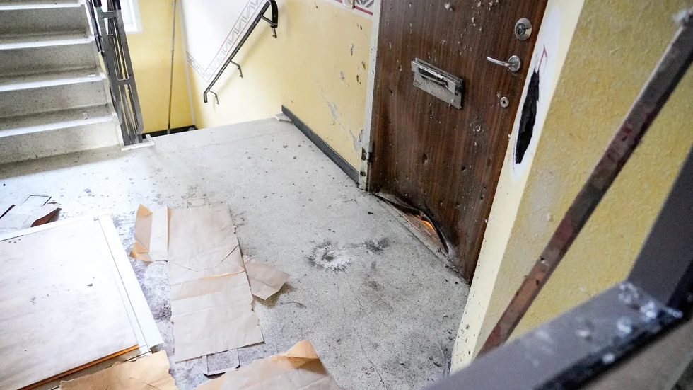Skador i ett trapphus till ett flerfamiljshus på Västra Söderkulla i Malmö efter en explosion den 9 december 2018. Arkivbild.