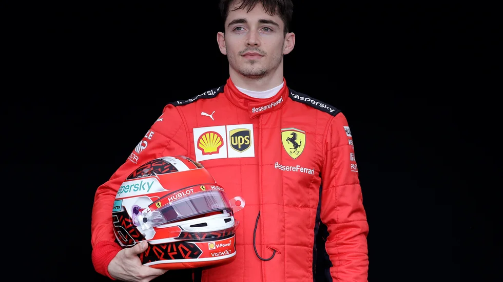 Ferrariföraren Charles Leclerc i Melbourne i mars, strax innan F1-säsongen sköts upp.