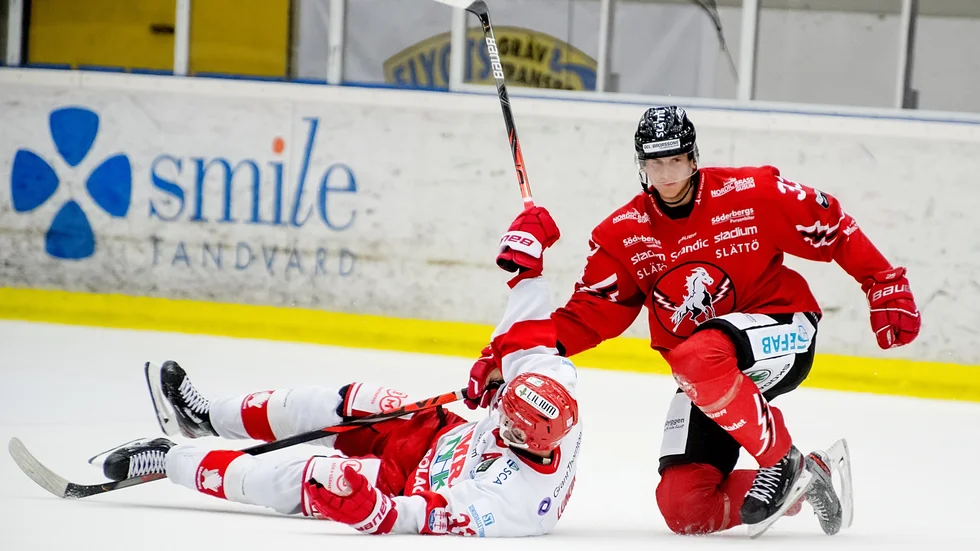 Simon Fernholm var en viktig spelare i Vita Hästen, men sejouren i stan blir bara ettårig.