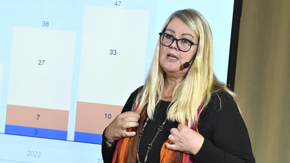 Annika Wallenskog, chefsekonom på SKR. Hon menar att landets kommuner är på väg in i ett bekymmersamt ekonomiskt läge.