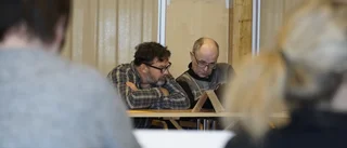 Oppositionen avvaktar