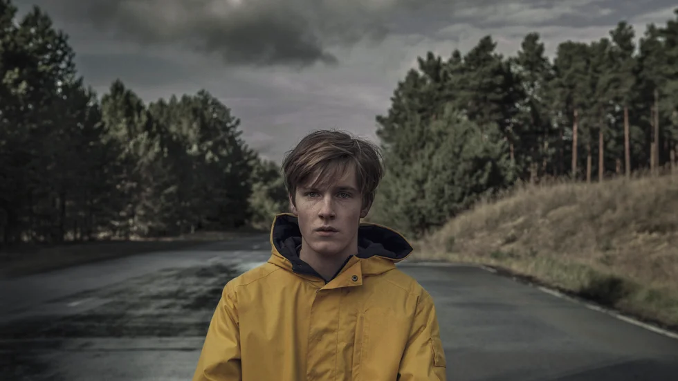 Louis Hofmann spelar Jonas Kahnwald i ”Dark”. Pressbild.