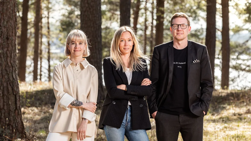 Byrågruppen Oh My fortsätter sin satsning i norra Sverige och köper Sigmar. Från vänster: Signe Lindgren och Marina Eriksson från Sigmar samt Niclas Wikström, Oh My.