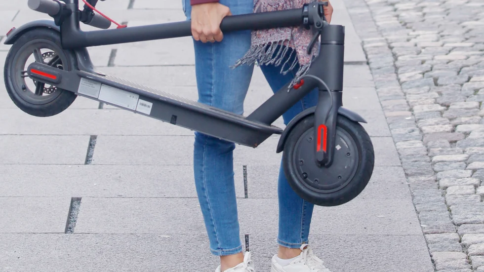 Att bära iväg med någons elsparkcykel kan vara relativt enkelt om den inte är ordentligt fastlåst.