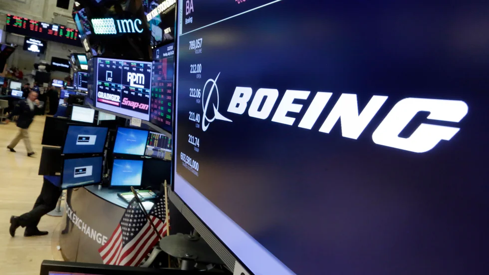 Flygplanstillverkaren Boeing drar ner på personalstyrkan. Arkivbild.