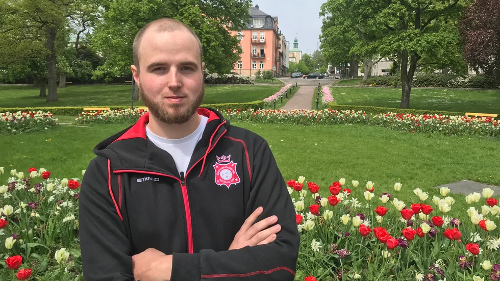 Sportchefen Pontus Norlin är ett nytt ansikte i Solfjäderstaden. Åtminstone kring A-laget. Nu tar upplänningen klivet upp till en roll i division 1-laget som han tycker att det ser bra ut för. Det ska bli offensivt spel.