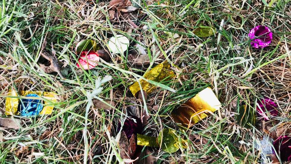Egentligen är det märkligt att dessa konfettibomber är lagliga när man i samhället strävar för att få bort alla onödiga och miljöskadande plastprodukter. Skriver insändarskribenten.