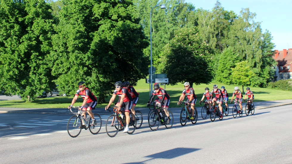 Tolv cyklister i Finspångs Cykelamatörer gjorde sin egen Vätternrunda i lördags.