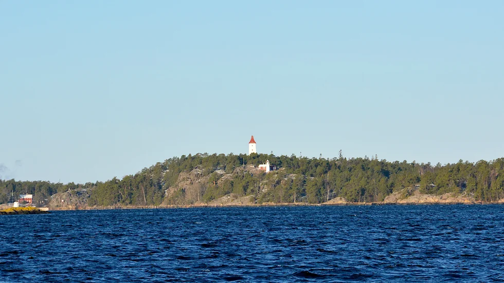 När fler semestrar i naturen ökar risken för olyckor, särskilt i områden som lockar mycket turister, som till exempel Västervik, tror skribenten. På bilden syns Spårö båk.