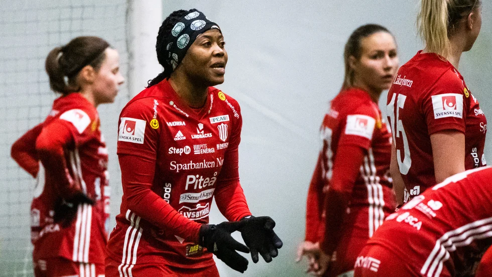 Faith Ikidi Michael och Piteå IF möter Umeå IK på bortaplan lördag. Matchen sänds på pt.se.