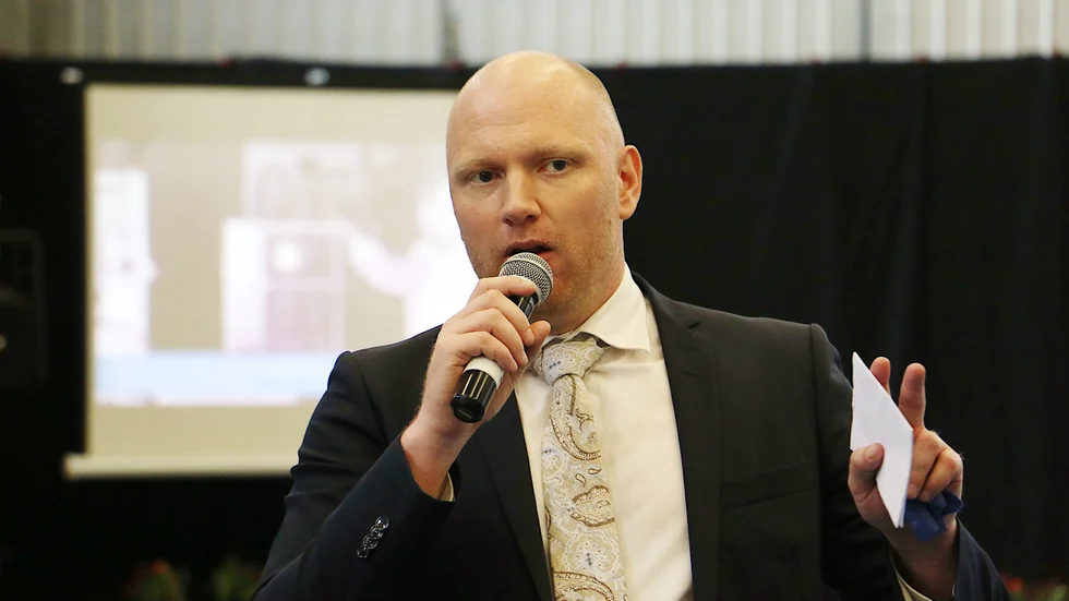 David modig berättar att företaget har fullt upp hela året ut.  Verktygen som tillverkas visar sig passa bra för elbilstillverkning.