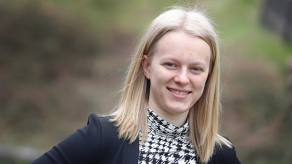 Eskilstunatjejen Sara Elmgart, som läser sista året på Europaskolan i Strängnäs, vann nyligen matematikpriset i Forsknings-SM.