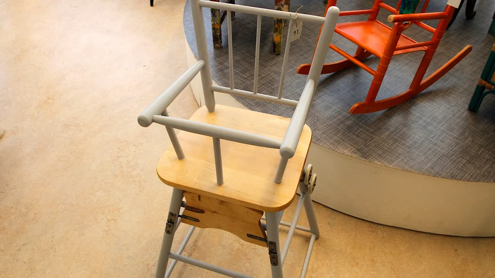 Ett barn fastnade i en stol i Boden, men tog sig loss innan räddningstjänst hann rycka ut. Stolen på bilden är en genrebild.