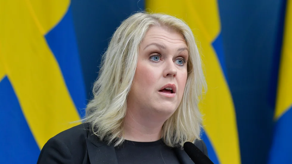 Nu vill även Folkhälsomyndigheten utreda den svenska kriminaliseringen av narkotika.