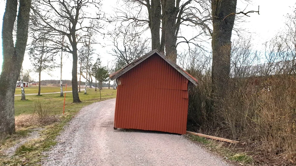 Skjulet hade blåst bort drygt 30 meter under torsdagskvällen.