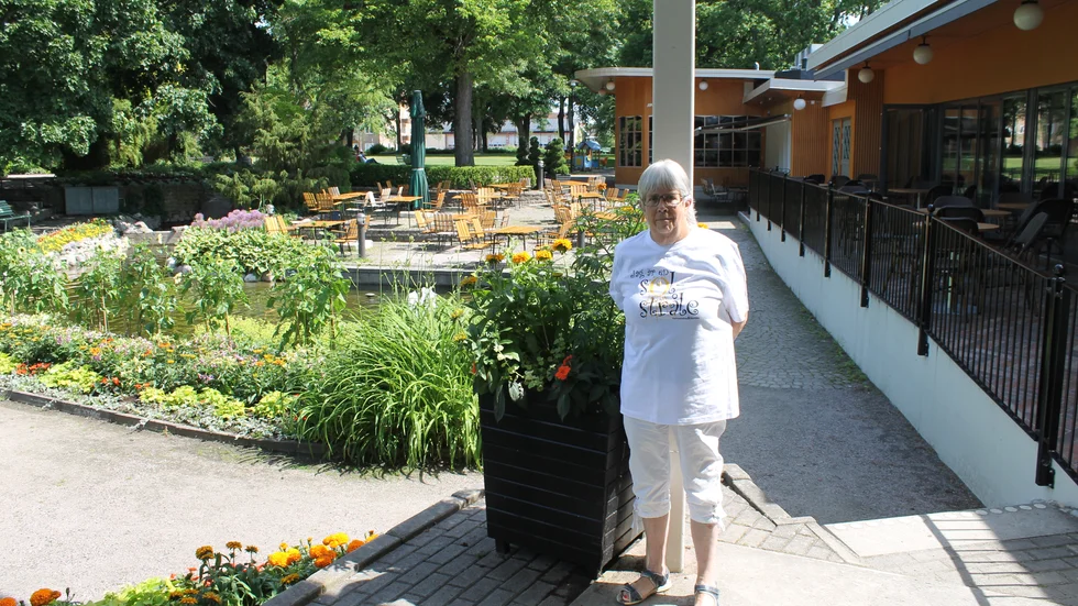 "Jag känner mig hedrad", säger Karin Frisk om hennes utmärkelse. För sitt arrangemang i Stadsparken är hon Dagens solstråle. 