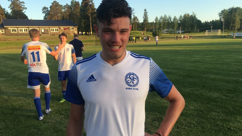 Sebastian Helmefors gjorde två mål när Gimo vann seriepremiären mot Gräsö/Norrskedika med 6-3. 