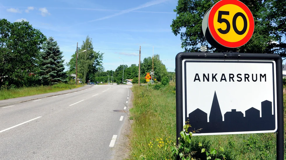 Ankarsrums fjärrvärmeverk blir fossilfritt. "Vi har valt att prova rapsolja som ett första steg", säger Clas Johansson. 