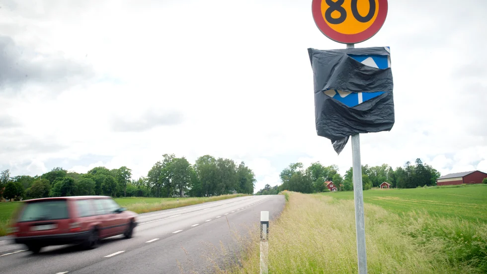 Såhär har det sett ut sedan tidigt i somras, mellan Stigtomta och Vrena. Det är oklart när fartkamerorna på sträckan kan tas i bruk.