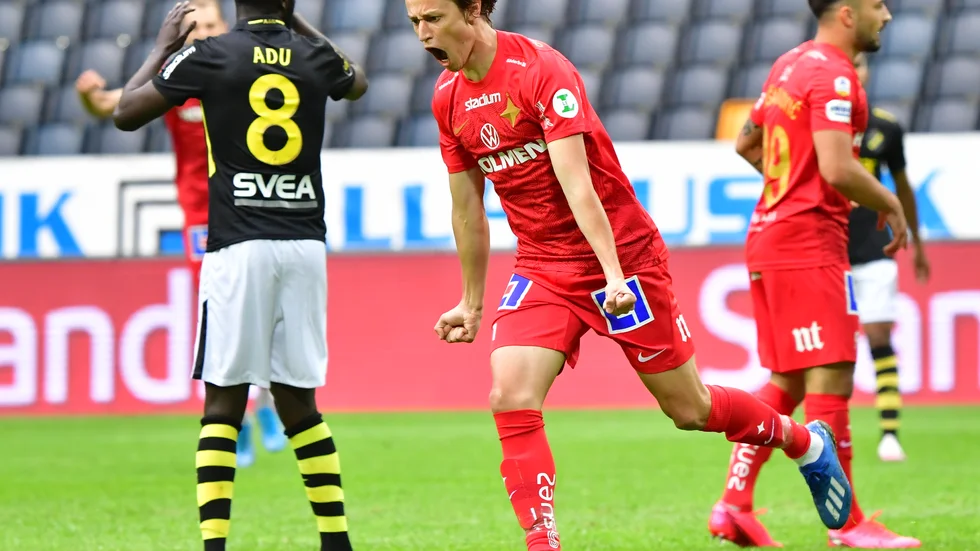 Simon Thern jublar efter 1–0 mot AIK.