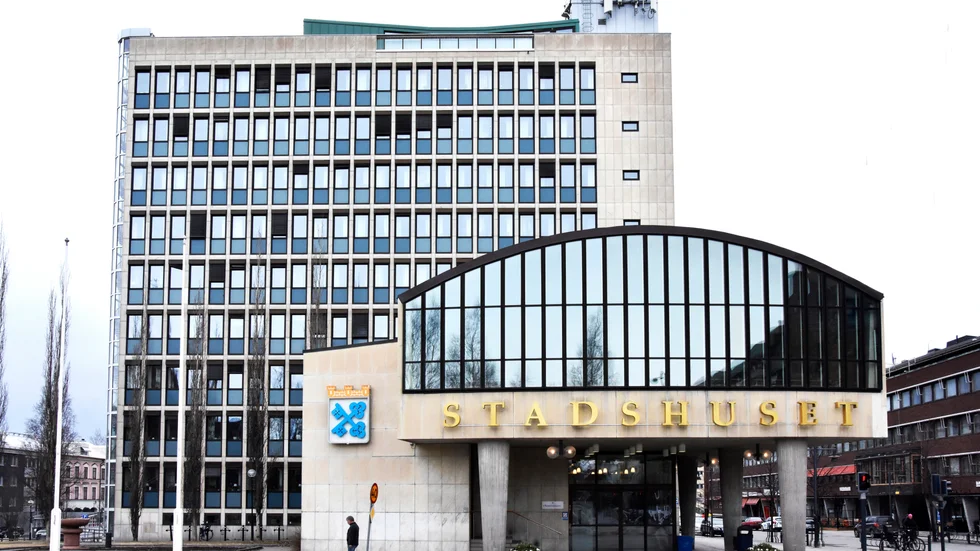 Folkomröstningar ökar möjligheten att frångå det parti man vanligtvis röstar på. Det kan bli en chock för den styrande koalitionen (S och M).