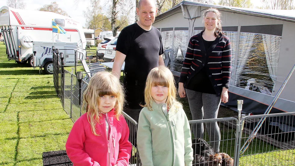 Familjen Lundqvist från Boxholm - Mattias, Camilla, Miranda och Melanie -  diskuterade innan de bestämde sig för att säsongscampa.
"Vi är väldigt försiktiga", säger mamma Camilla.