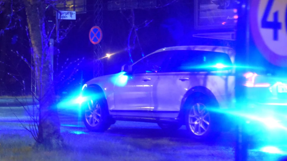 Polisen grep en 25-årig man vid 00:30, han är misstänkt för tillgrepp av fortskaffningsmedel samt stöld alternativt häleri