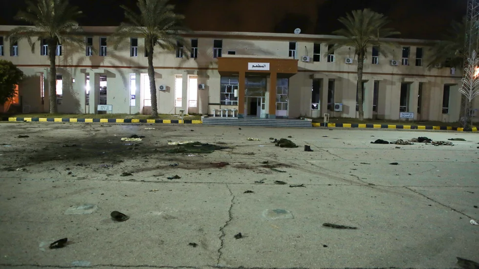 Striderna i Libyen fortsätter. Bild tagen efter en flygräd mot en militärakademi i Tripoli i januari i år.