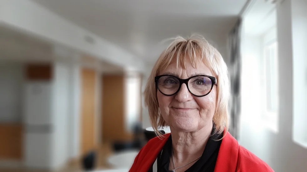 "Den är för stor och för dominerande" säger miljö- och byggnadsnämndens ordförande Maritha Meethz (S) om skylten som Max vill resa på Robertsvik.
