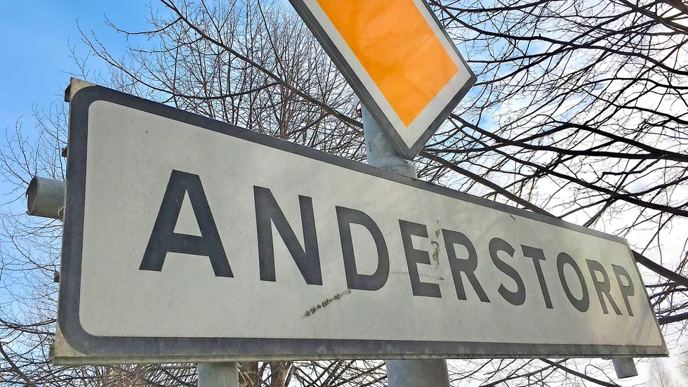 Signaturen Anderstorparn tycker att polisen borde göra mer för att stävja stöket på Anderstorp.