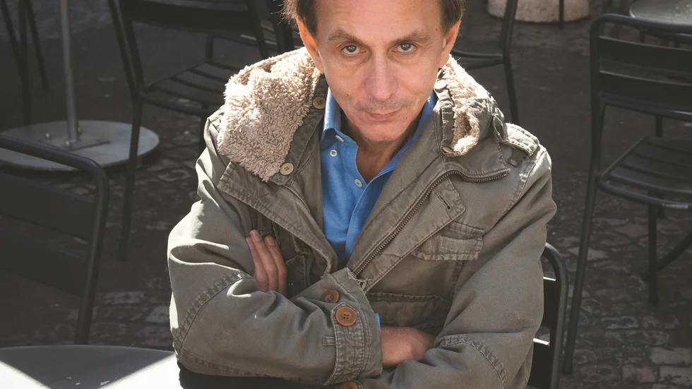 Michel Houellebecq (född 1956, eller 1958 om man får tro honom själv) är en av Frankrikes bäst säljande romanförfattare.