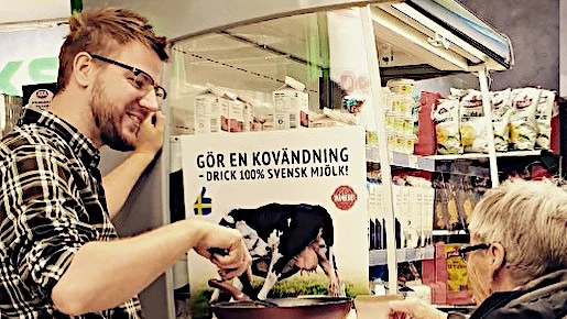 Christian Wilhelmsson steker ost och berättar att man nu har ett kontrakt om leverans till Lidls 194 butiker i hela landet. 