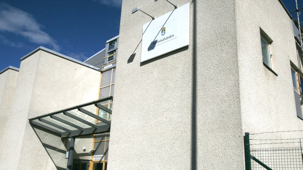 En man överlämnade under torsdagen sig själv till polisen. 