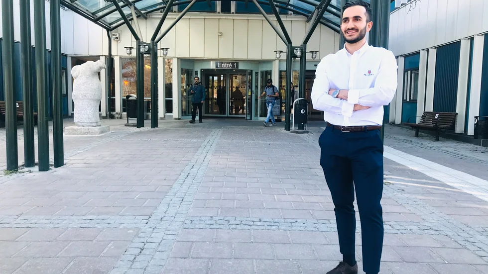 "Många vårdanställda har fått jobba mycket mer än de orkar, de behöver avlastning och jag skulle önska att fler valde att rycka in. Det finns hur mycket som helst att göra", konstaterar Muataz Lafta.