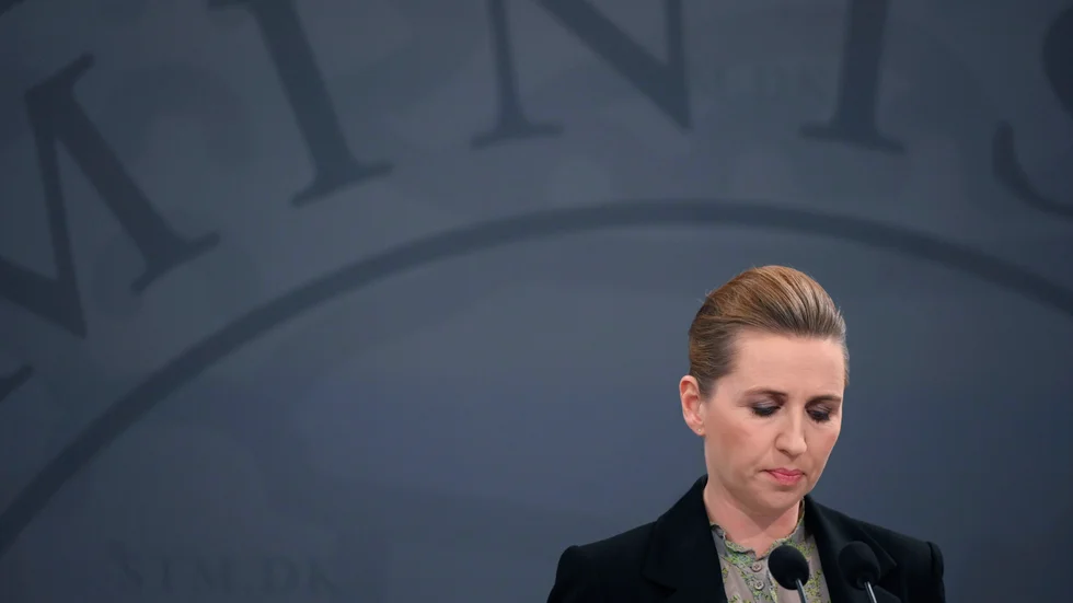 Danmark - här förkroppsligat av statsminister Mette Frederiksen (S) - framhålls som en förebild för Sverige av dagens debattör.
