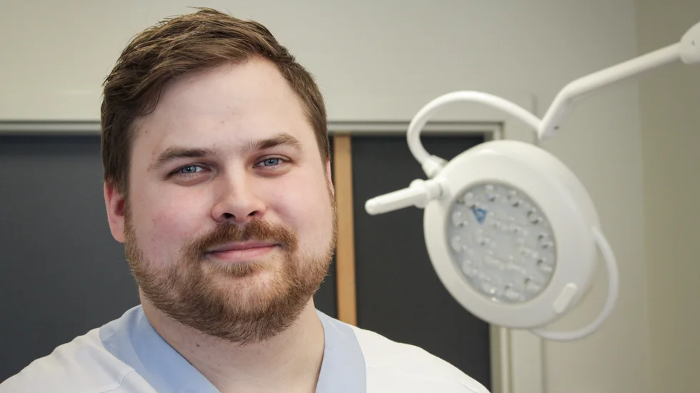 Jonas Forssander jobbar till vardags på Skellefteå lasarett och tycker att vårdpersonalen borde ha en bättre löneutveckling än de haft under det senaste året.