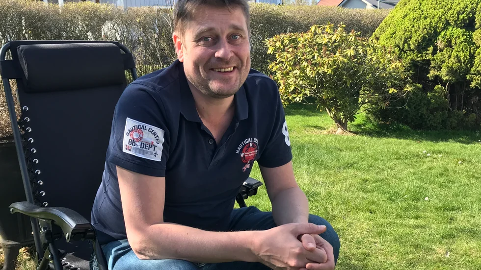 Jonas Lindström ska köra moped på TBM arena inför Piraternas speedwaymatch mot Masarna på torsdagen. "Jag körde både min och brorsans, det sitter i", säger ishockeyprofilen inför uppvisningen.