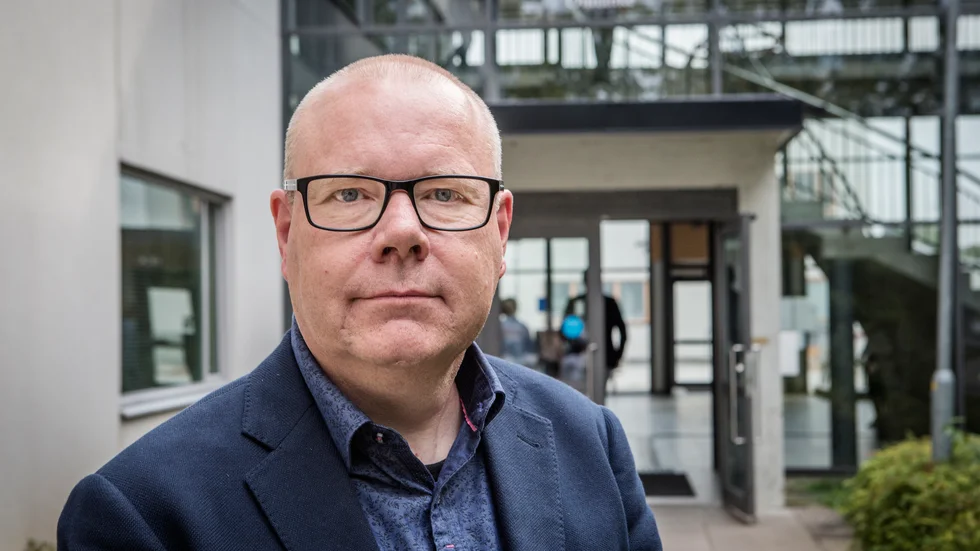 Wisbygymnasiets rektor Peter Lerman säger att distansundervisning inte är aktuellt i dagsläget trots den ökade smittspridningen.