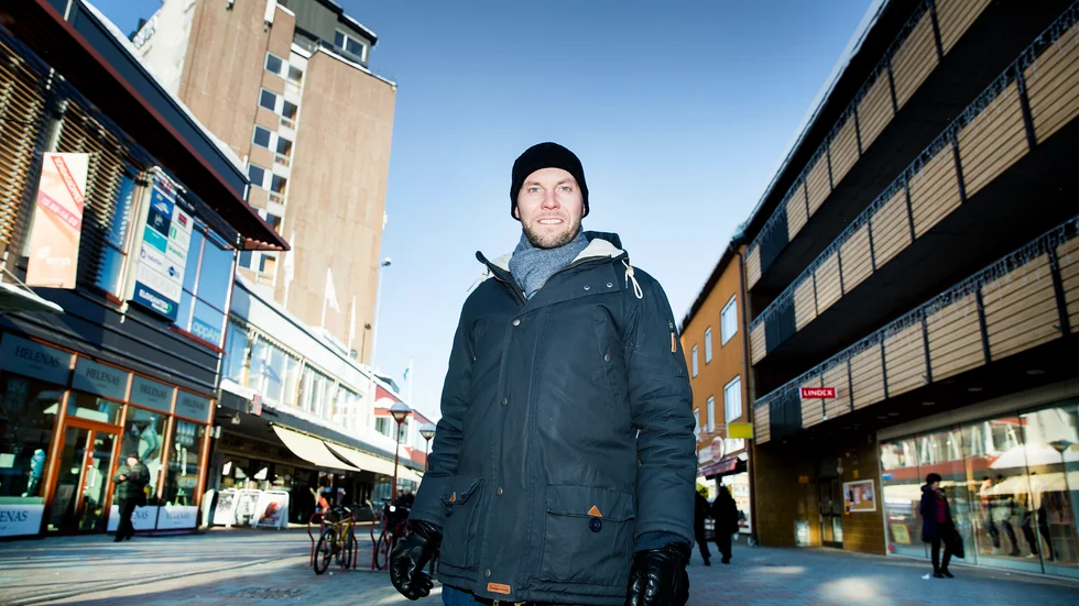 Kommunalrådet Claes Nordmark (S) gläds åt färska siffror från SCB och Arbetsförmedlingen. 