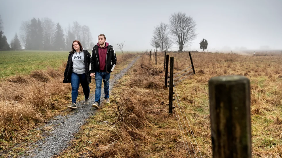 Madicken Svedberg är 18 år trivs med att bo på landet, i Björken två mil norr om Uppsala. Snart flyttar hon ihop med fästmannen Thomas Gyrished i Runhällen i Heby kommun. "Det blir ännu mer på vischan", säger hon.