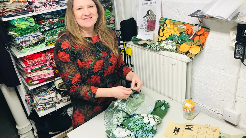 "Man blir lätt lite nördig när man älskar tyger med specialtryck, och det är roligt att hitta likasinnade på nätet. Inspirationen flödar i olika tyggrupper på Facebook", konstaterar Hanna Lundstedt. 