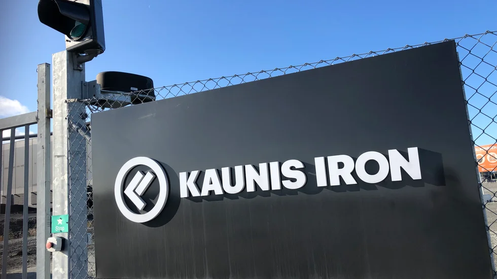 Kaunis Iron skapar direkt och indirekt jobb för ungefär 500 människor i en bygd som tidigare var hårt drabbad av arbetslöshet.