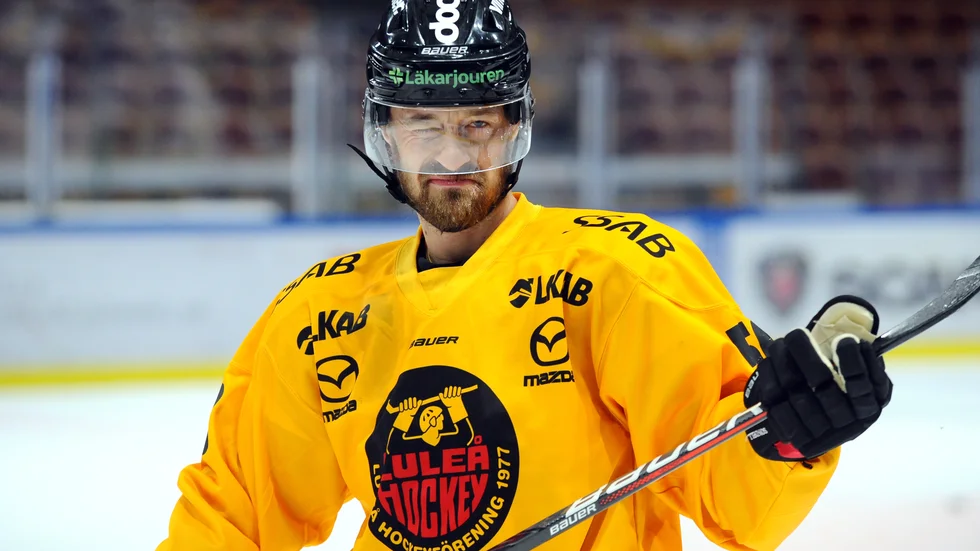 Hockeylivet leker just nu för Daniel Sondell.
