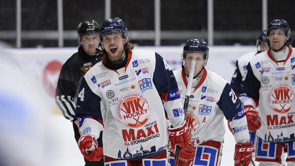 Erik Ullman hade all anledning att jubla sedan han gjort det avgörande målet när VIK besegrade Södertälje.
