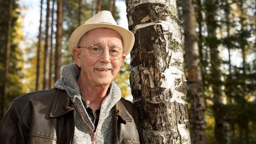 Folke Antonsson har skrivit "Vad ormvråken inte vet".