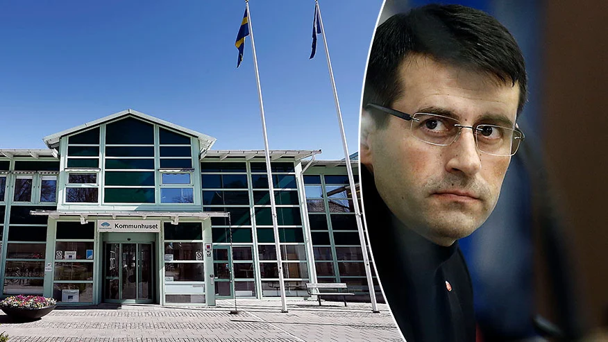 S ifrågasätter varför SD och Alliansen ska ha möten inför socialnämndens arbetsutskott. (Arkivbilder, montage).