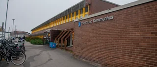 Hällde brandfarlig vätska på kommunhuset