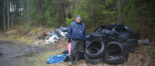 Högar med dumpade däck i naturreservat