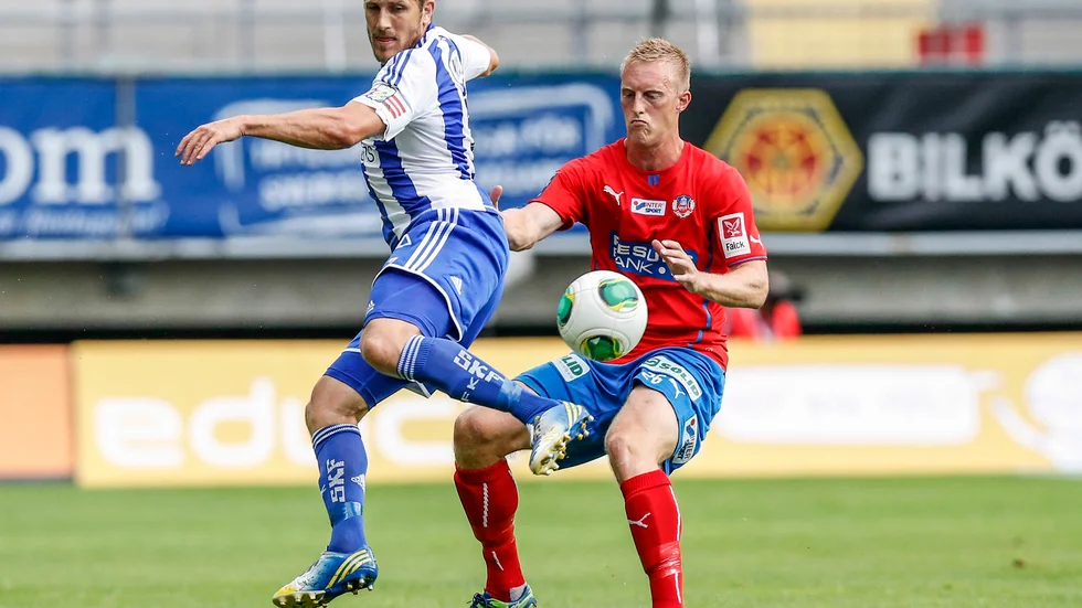 När politiker upplevs ta en viktig fråga med en klackspark är det negativt och skiljer det sig från den enorma skicklighet som fotbollspelare uppvisar när de utför en klackspark.